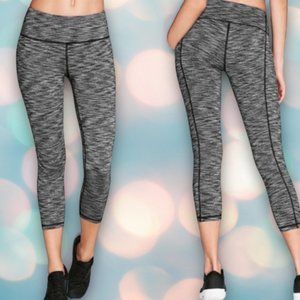 Victoria’s Secret Sport Women’s Knockout Athletic Workout Capri Leggings Size M